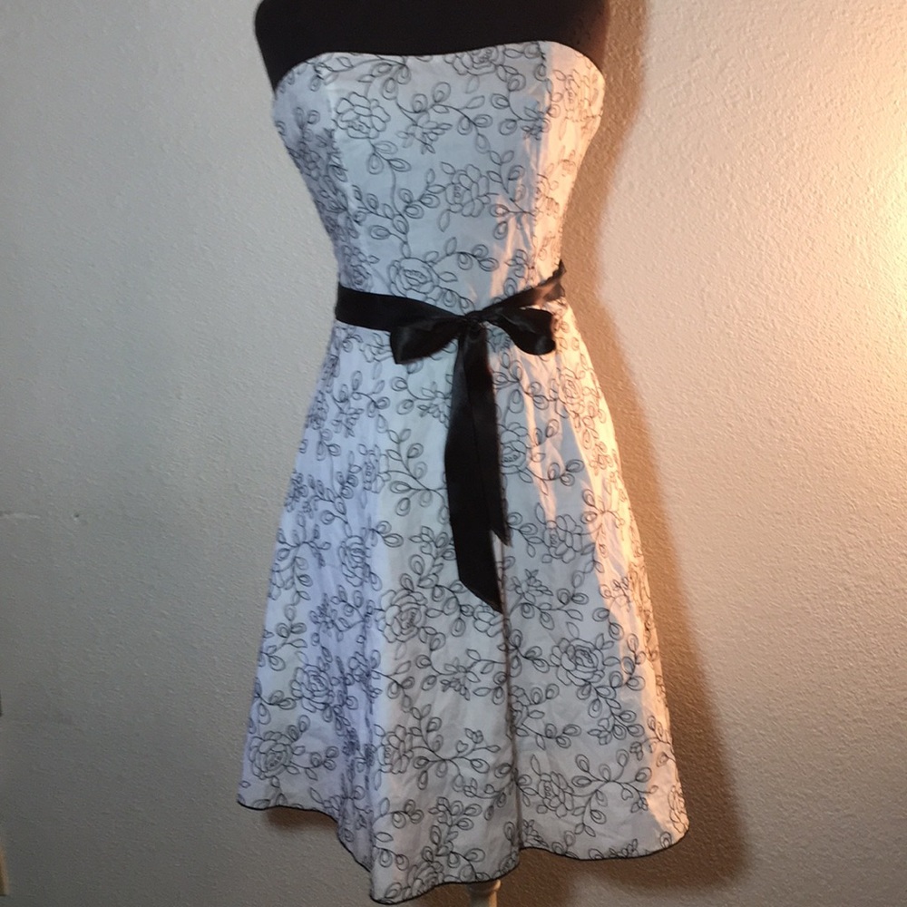 Strapless dress